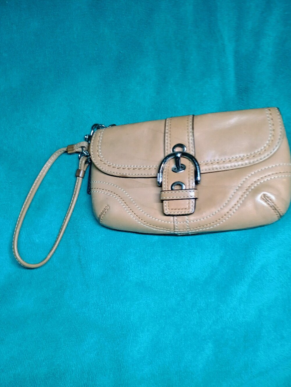 Vintage Coach SoHo Tan Leather Wristlet Clutch with Buckle